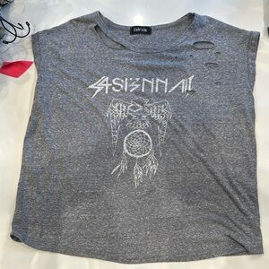 Ripped short sleeve shirt